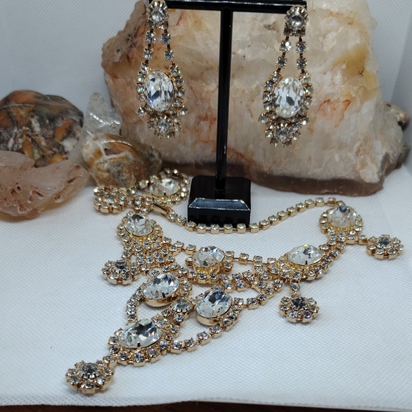 Vintage Crystal Gold tone Necklace and Earring Bridal Set - Picture 3 of 9